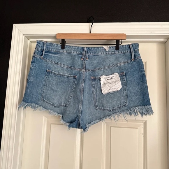 NWT Good American Good '90s Denim Shorts Medium Wash Raw Hem 
size 16 - Picture 12 of 12